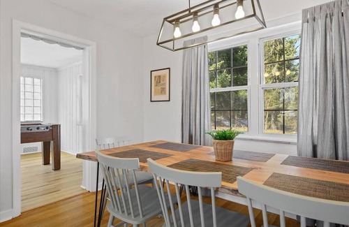 Wexford Casa | Stylish & Modern 4 Bedroom House in Wexford/Pittsburgh with Game Room