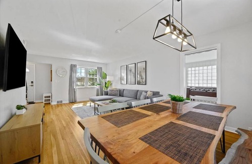 Wexford Casa | Stylish & Modern 4 Bedroom House in Wexford/Pittsburgh with Game Room