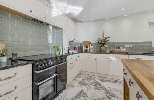 Hethel Casa | Stylish, modern 5bed Farmhouse w/garden & parking