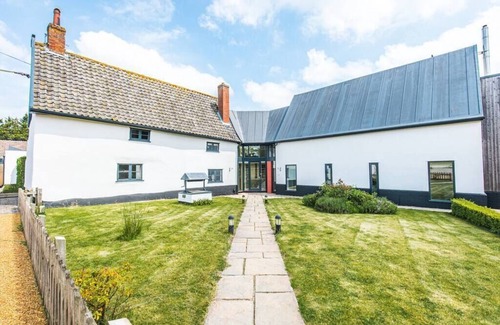 Hethel Casa | Stylish, modern 5bed Farmhouse w/garden & parking