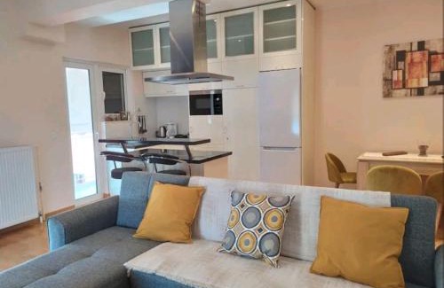 Marousi Apartamento | Stylish -Modern Apartment heart of Marousi