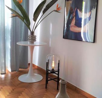Platia Viktorias Apartamento | Stylish, modern apartment in Athens city centre.