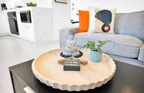 Buena Vista Apartamento | Stylish Modern Home near Wynwood & Design District