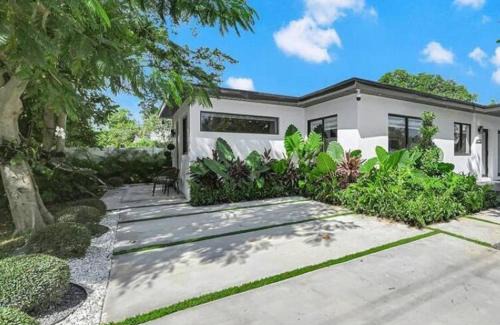 Buena Vista Apartamento | Stylish Modern Home near Wynwood & Design District