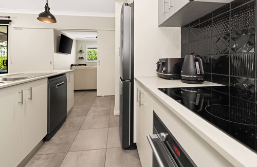 Zuccoli Casa | Escape to this stylish, fully airconditioned home in a quiet, leafy suburb