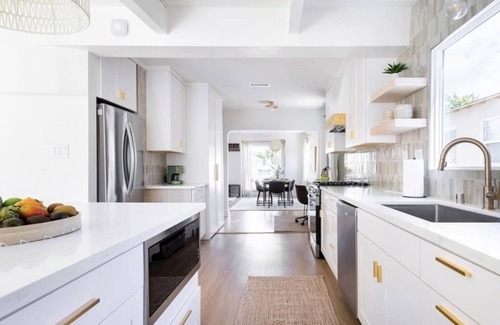 Westchester Casa | Stylish & Modern LA Family Retreat with Heated Pool Near LAX ✿ Dog Friendly!