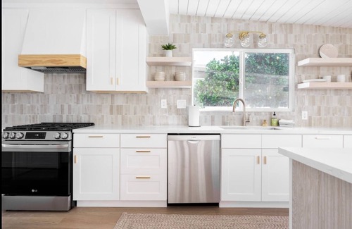 Westchester Casa | Stylish & Modern LA Family Retreat with Heated Pool Near LAX ✿ Dog Friendly!