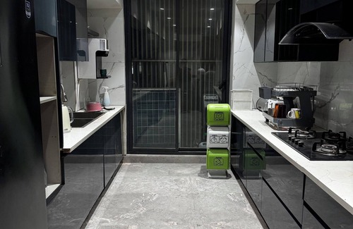 DLF City Apartamento | Stylish & Modern Luxury 4BR Apartment | Arjun Marg
