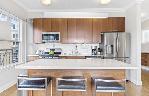 Nob Hill Casa | Stylish & Modern Nob Hill Getaway w/ Rooftop Views