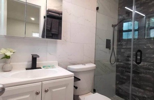 North Corals Casa | Stylish Modern Retreat with Hot Tub & Free Parking