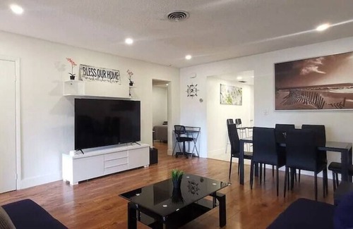 North Corals Casa | Stylish Modern Retreat with Hot Tub & Free Parking