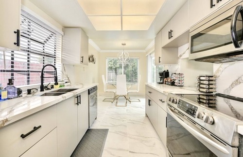 Southwestern Sacramento Casa | Stylish & Modern Sacramento Getaway Near Downtown!