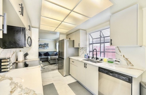 Southwestern Sacramento Casa | Stylish & Modern Sacramento Getaway Near Downtown!