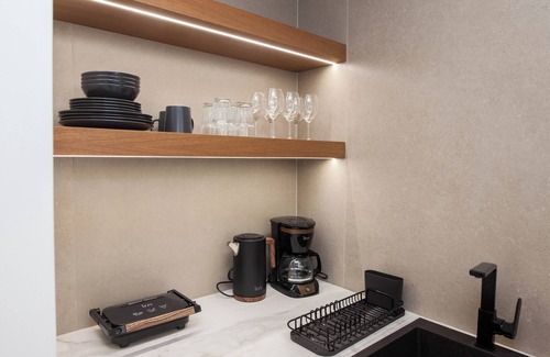 Piraeus Apartamento | Stylish Modern Suite at Piraeus Port
