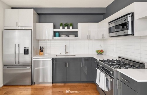 Old Ballard Casa | STYLISH, MODERN, TOWNHOUSE NEAR BALLARD AVE.