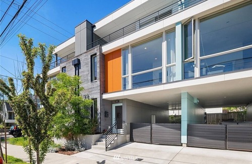 Old Ballard Casa | STYLISH, MODERN, TOWNHOUSE NEAR BALLARD AVE.