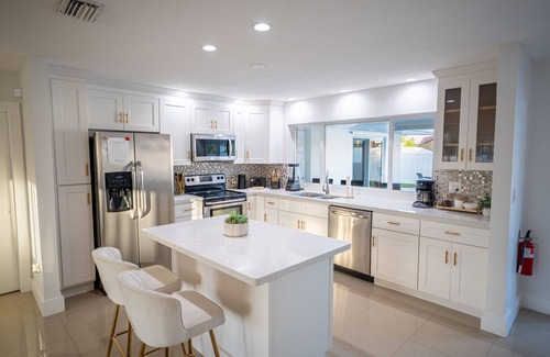 Coral Ridge Isles Casa | Stylish Modern Oasis Pool 2mil to Beach