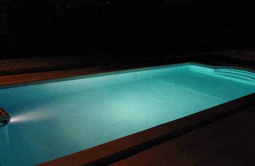 Trebes Villa | Villa moderna con estilo con piscina privada en la pintoresca Trebes, cerca de Carcassonne