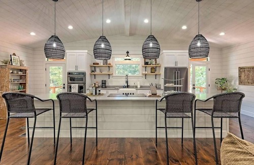 Hayesville Cabaña | Stylish Mountain Escape -by Chatuge Home Concierge private, firepit