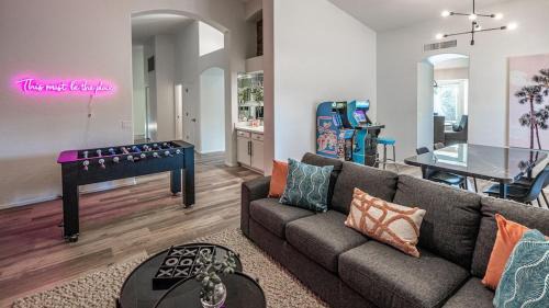 Continental Foothills Casa | Stylish N Scottdsdale 4 bdrm With Sparkling Pool and Games Galore