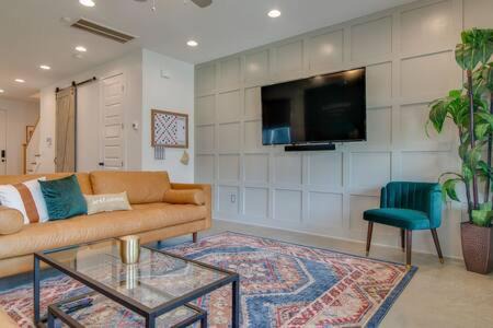 Greenwood Casa | Stylish Nashville Retreat with Garage