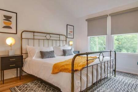 Greenwood Casa | Stylish Nashville Retreat with Garage