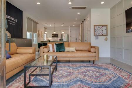 Greenwood Casa | Stylish Nashville Retreat with Garage