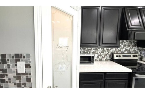 Donna Casa | Stylish New Alamo Home Dining & Shops Nearby