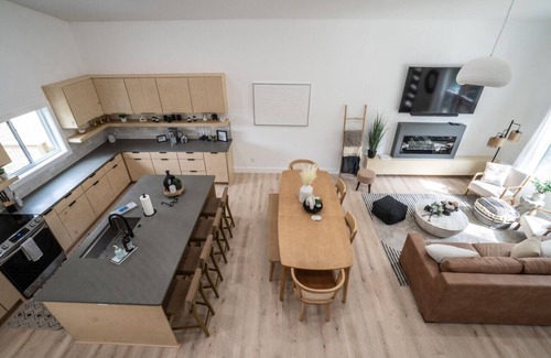 Bella Vista Casa | Stylish New Home Near Lake Modern Comfort & Nature Access
