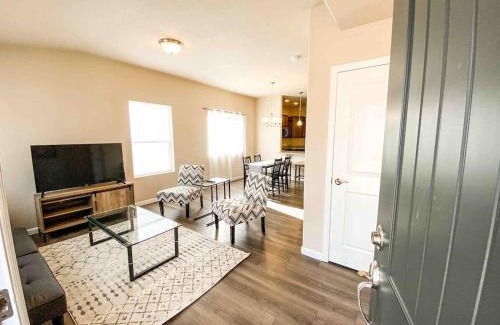 Central Colorado Springs Casa | Stylish new home close to downtown