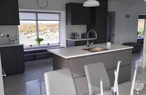 Ballyconneely Casa | Stylish newly built house 3 Bedroom and 3 bathroom family & Pet friendly.