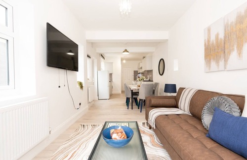 Abbey Casa | Stylish newly renovated large home with garden | Pass The Keys