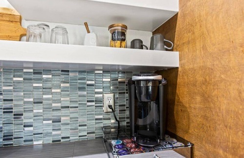 Houston Casa | Stylish North Houston 4 bedroom⭐️ Sleeps 8, pool table, BBQ, fire pit