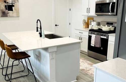 MLK Apartamento | Stylish Oasis - Near City Center - Mins 2 Downtown