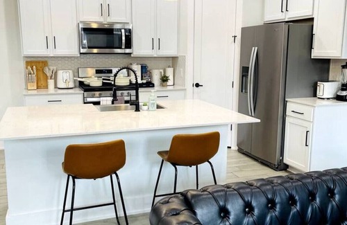 MLK Apartamento | Stylish Oasis - Near City Center - Mins 2 Downtown