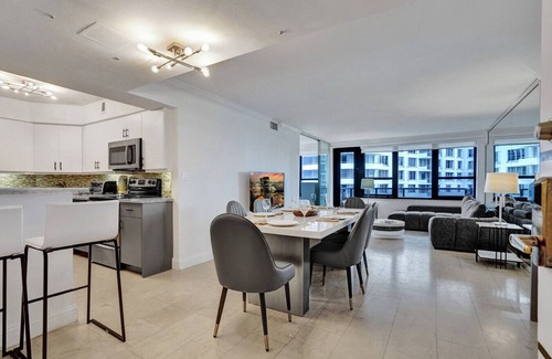 La Gorce Apartamento | Stylish Ocean Beach Retreat / Beach Service / 1009