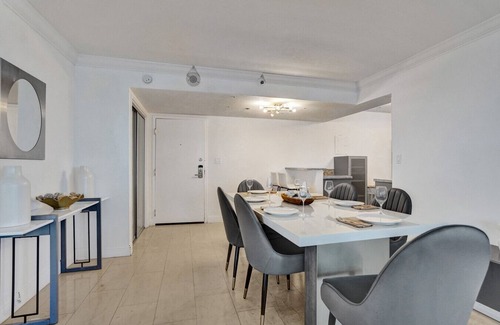 La Gorce Apartamento | Stylish Ocean Beach Retreat / Beach Service / 1009