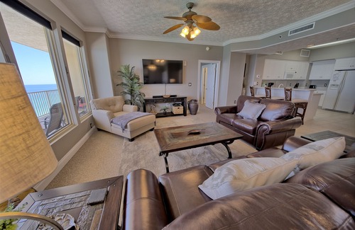 Thomas Drive Condominio | Stylish Oceanfront Condo with Beach and Picnic Area Access - Unit 1706 by RedAwning