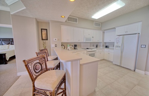 Thomas Drive Condominio | Stylish Oceanfront Condo with Beach and Picnic Area Access - Unit 1706 by RedAwning
