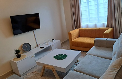 Mlolongo Apartamento | Stylish One bedroom apartment. Family friendly. 7 minutes to airport and SGR!
