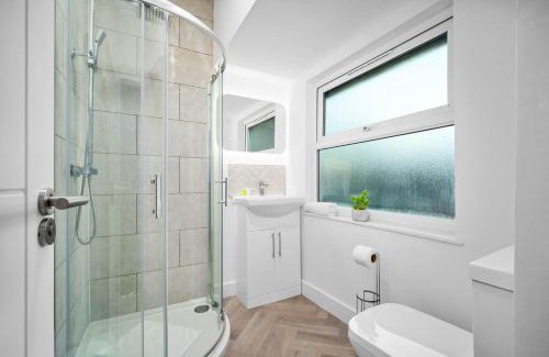 King's Heath Apartamento | Stylish One Bedroom - Fast WiFi - Netflix - On Street Parking 2BR