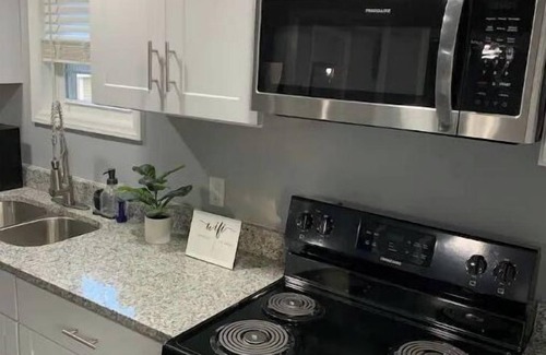 Greensboro Casa | Stylish One Bedroom home 5 min away from Downtown.