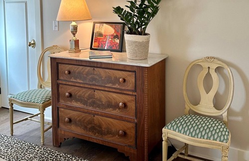 Oxford Cabaña | Stylish Oxford getaway! Just a 10-minute walk to Oxford’s historic Downtown Squ.
