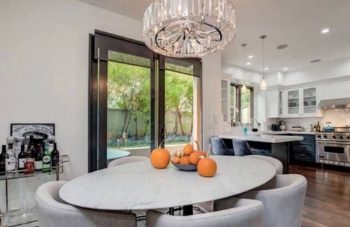 Wilshire Montana Casa | Stylish, Peaceful Home- Amazing Location!