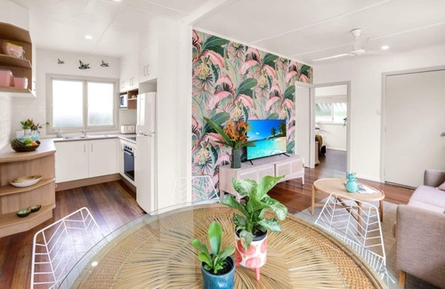 Parramatta Park Casa | Stylish & Pet-Friendly Getaway – Your Tropical Escape Awaits