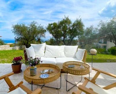 Haniotis Apartamento | Stylish Pool Villa Konstantinidis Complex