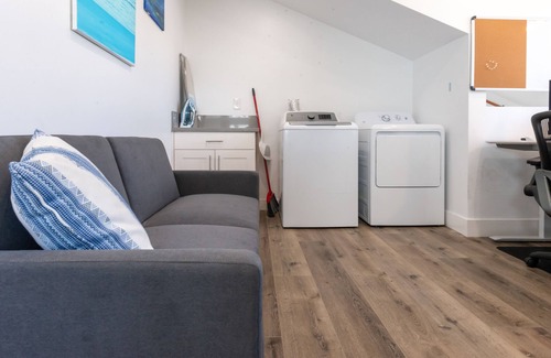 Mar Vista Apartamento | Stylish Private Gorgeous 2 Story Guesthouse + Parking