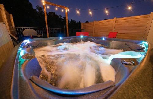 Kissimmee Casa | Stylish & Private Jacuzzi, Near Disney 4730