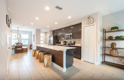 Kissimmee Casa | Stylish & Private Jacuzzi, Near Disney 4730