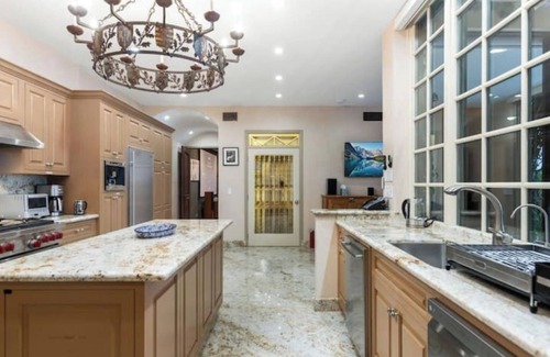 Bel Air Casa | Stylish, Private Mediterranean Bel Air View Estate